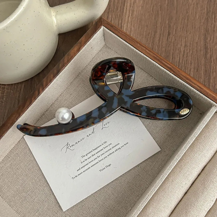Elegant Shark Hair Clip Stylish Hair Accessories For Women Cross Gender Hair Decorations Suitable For Spring Summer