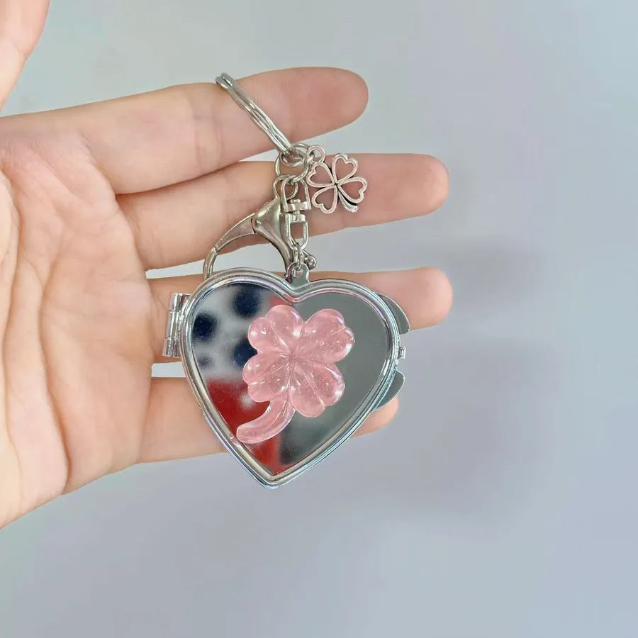 New Ins Lucky Four Leaf Clover Heart Shaped Mirror Keychain Y2K Niche Bag Charm High End Accessory Makeup Metal Pendant
