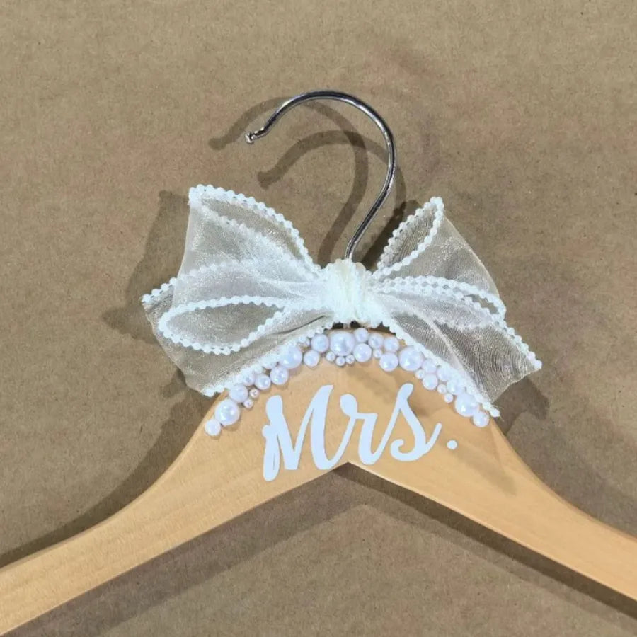 Wedding Dress Clothes Hanger Wooden Carved No Trace For Brides Grooms Modern Simple Style Butterfly Knot Logo Engraving