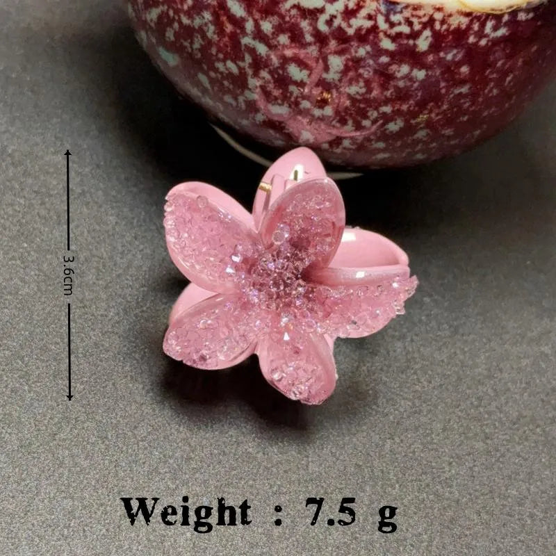 Elegant Classic Style Women's Flower Resin Hair Claws