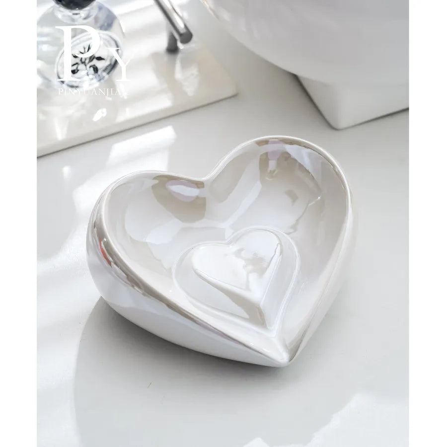 Simple Style Classic Style Heart Shape ceramics Soap dish