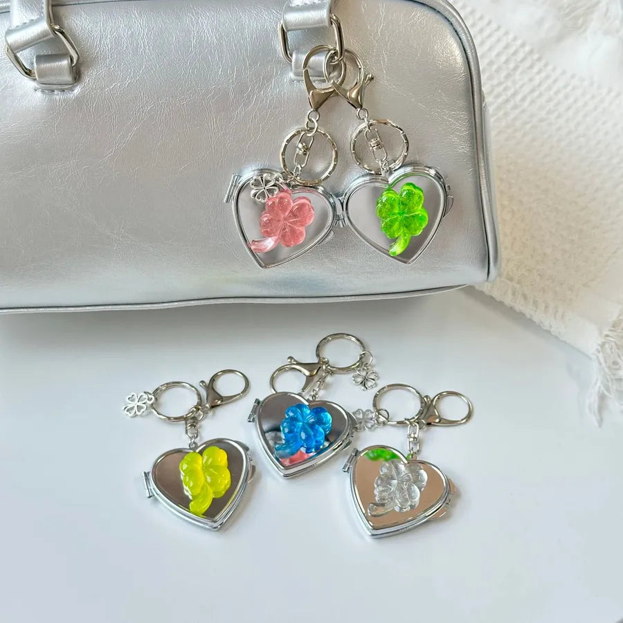 New Ins Lucky Four Leaf Clover Heart Shaped Mirror Keychain Y2K Niche Bag Charm High End Accessory Makeup Metal Pendant