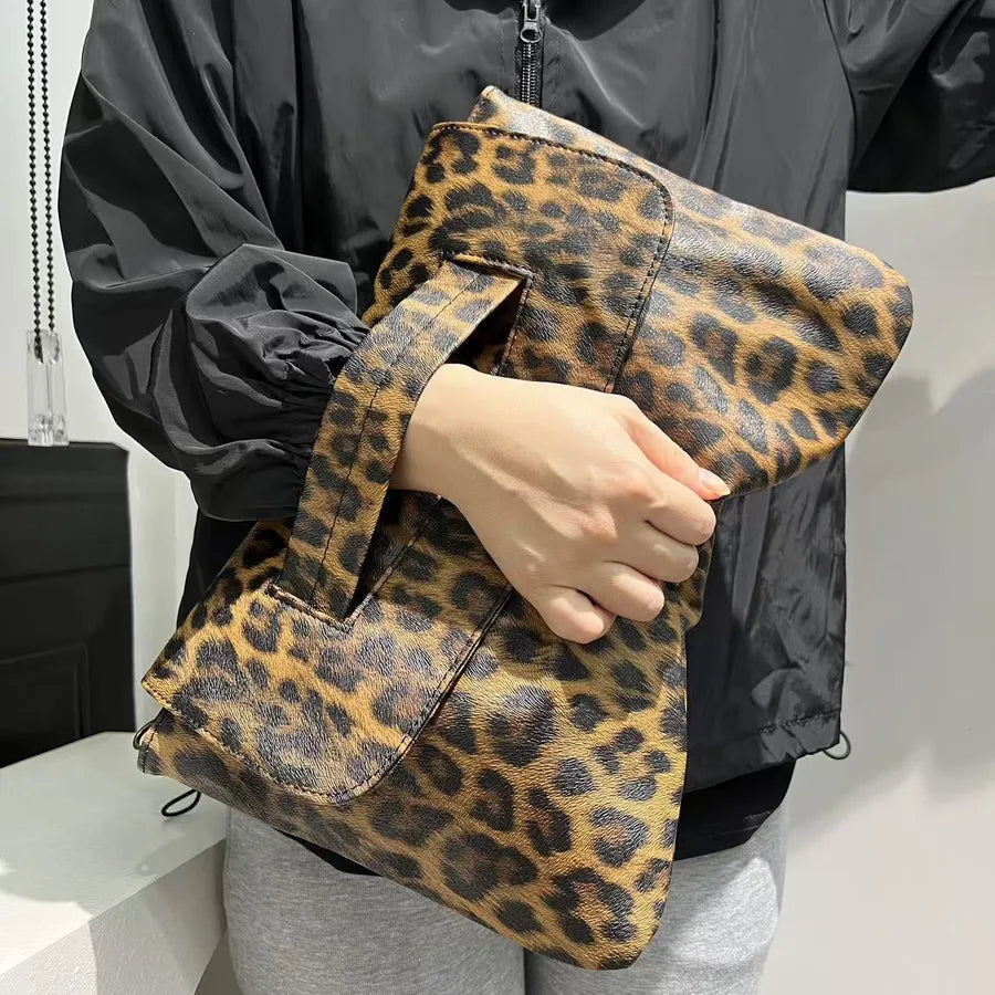 Women's Large Pu Leather Solid Color Elegant Streetwear Square Flip Cover Envelope Bag