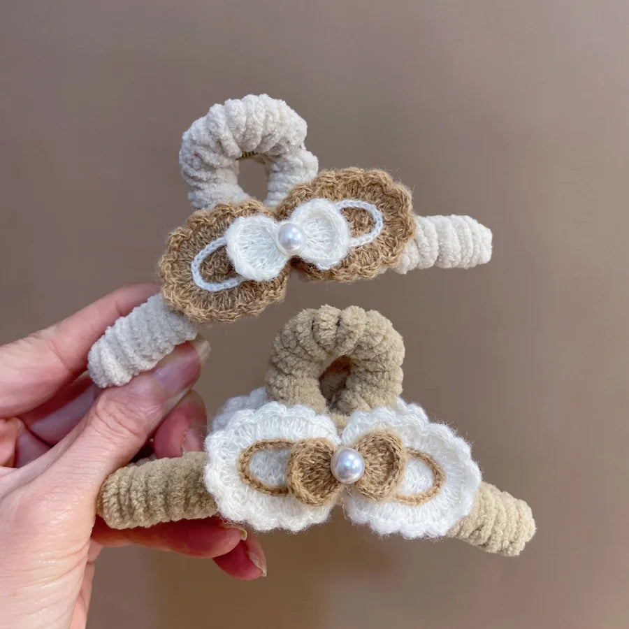 Hand Knitted Autumn Winter New Style Butterfly Knot Hair Clip Elegant Women Back Of Head Shark Bite Hair Accessory Original Design