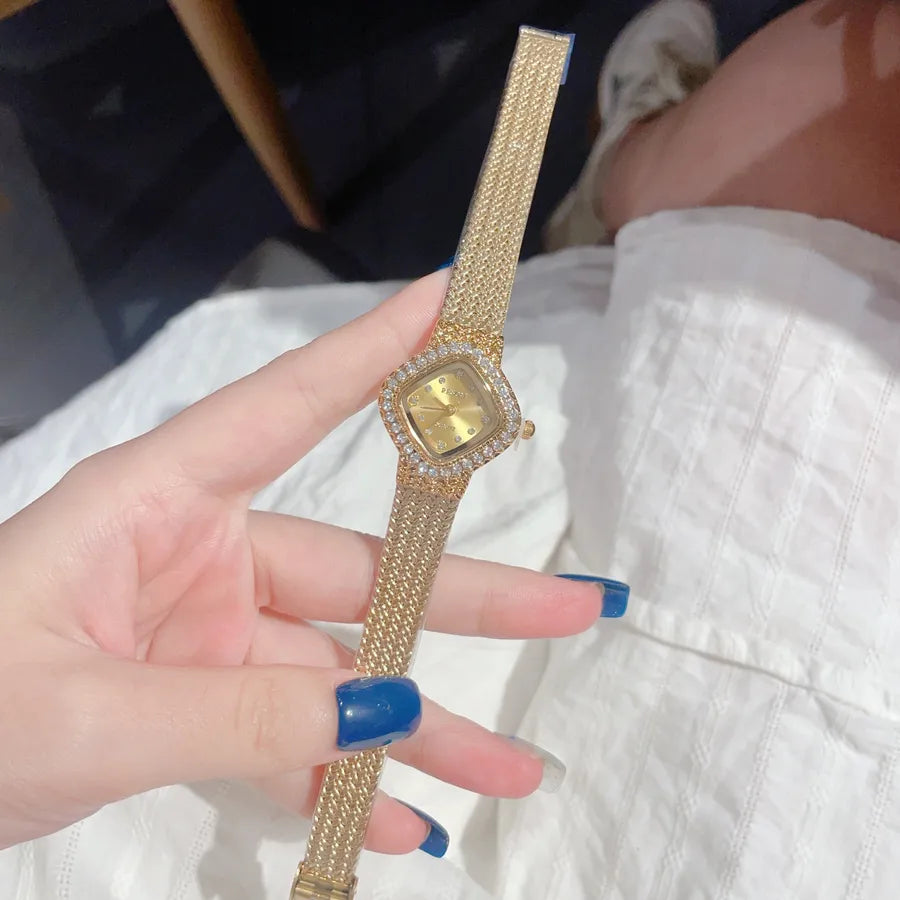 Simple Style Classic Style Solid Color Horseshoe Buckle Quartz Watch
