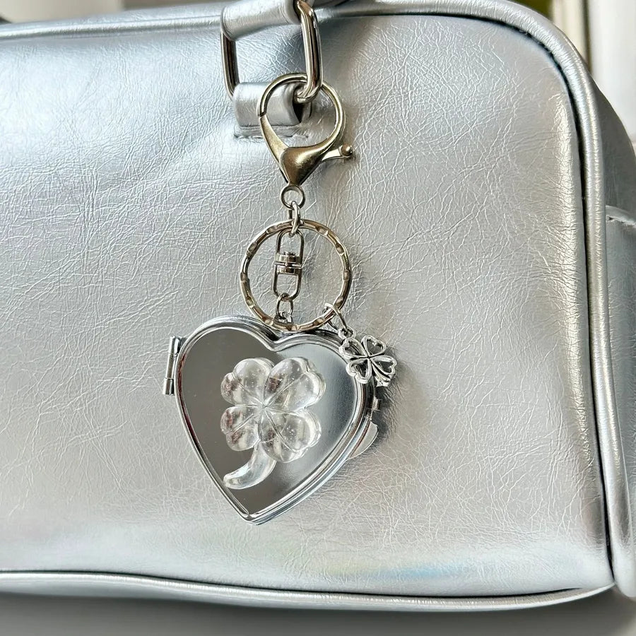 New Ins Lucky Four Leaf Clover Heart Shaped Mirror Keychain Y2K Niche Bag Charm High End Accessory Makeup Metal Pendant