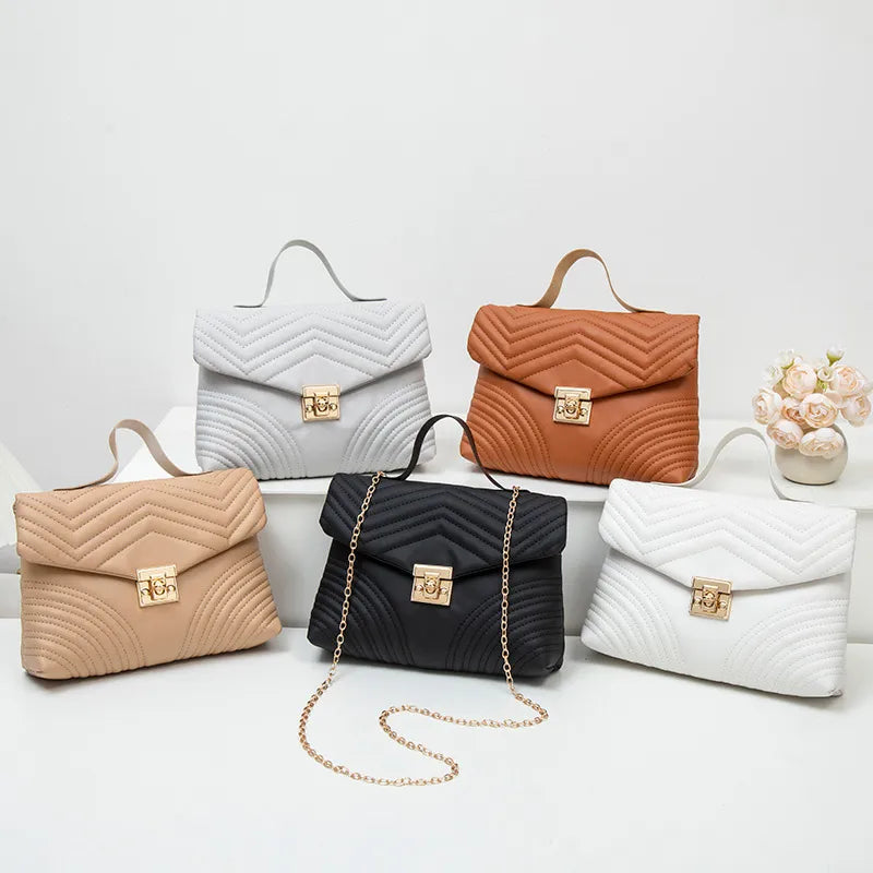 Guangzhou Women's Bag Wholesale  Fashion Flip Handbag Special-Interest Design Chain Bag Embroidered Personality Shoulder Bag Women
