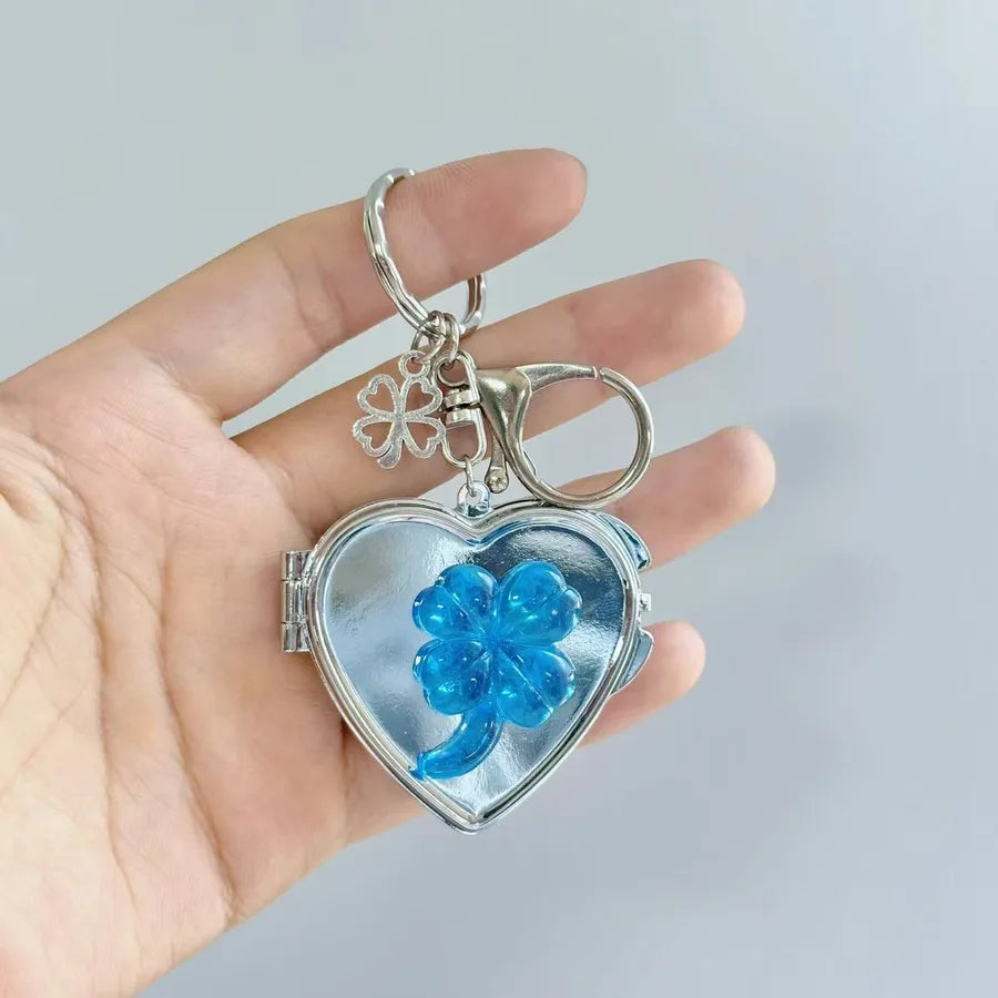 New Ins Lucky Four Leaf Clover Heart Shaped Mirror Keychain Y2K Niche Bag Charm High End Accessory Makeup Metal Pendant