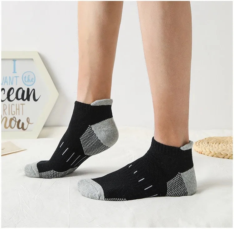 New Towel Bottom Men's Short Socks Sports Socks Thickened Sweat Absorbing Short Socks Black and White Autumn and Winter Cotton Socks