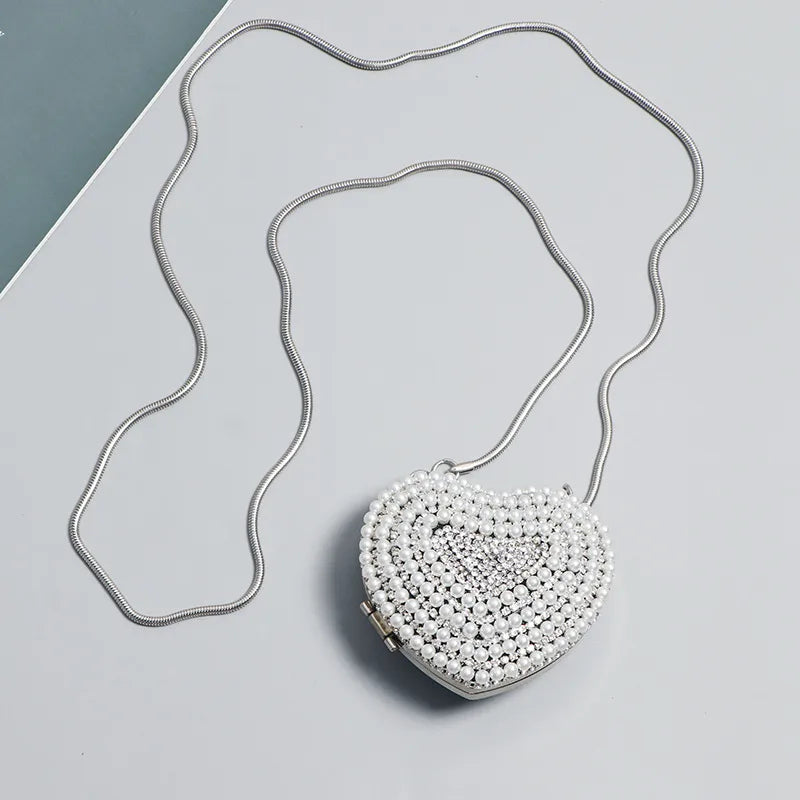 Women's Arylic Solid Color Streetwear Heart-shaped Square Magnetic Buckle Evening Bag