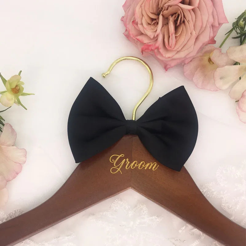Wedding Dress Clothes Hanger Wooden Carved No Trace For Brides Grooms Modern Simple Style Butterfly Knot Logo Engraving