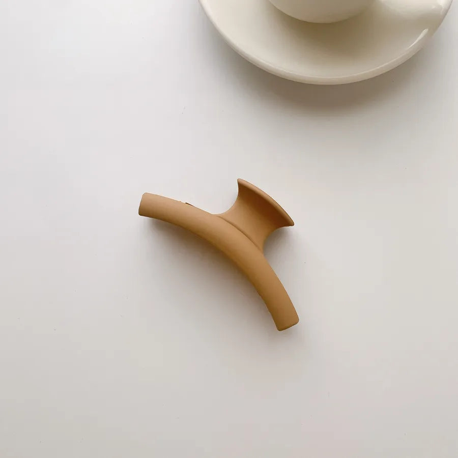Hot Barrettes Milk Tea Color Hair Accessories Simple Geometric Shark Clip Back Head Updo Hair Clip Barrettes Wholesale
