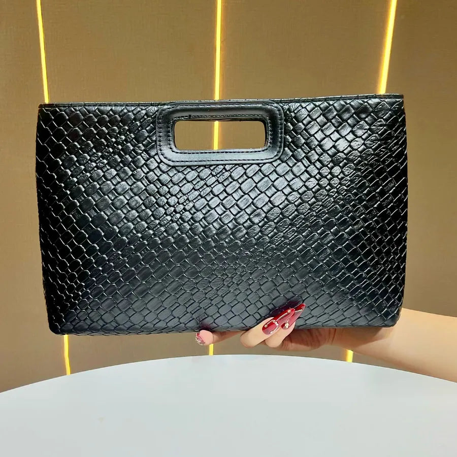Fashionable Women's Handbag New Luxury Clutch Bag Shoulder Crossbody Bag Elegant Evening Bag Snake Skin Pattern Chain Element