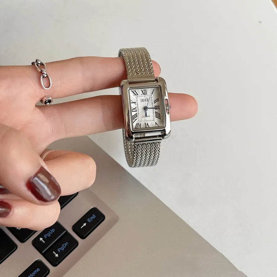 Vacation Simple Style Solid Color Butterfly Double Snap Quartz Watch Women's Watches
