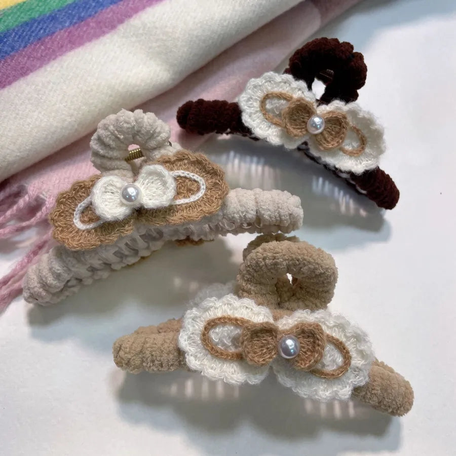 Hand Knitted Autumn Winter New Style Butterfly Knot Hair Clip Elegant Women Back Of Head Shark Bite Hair Accessory Original Design