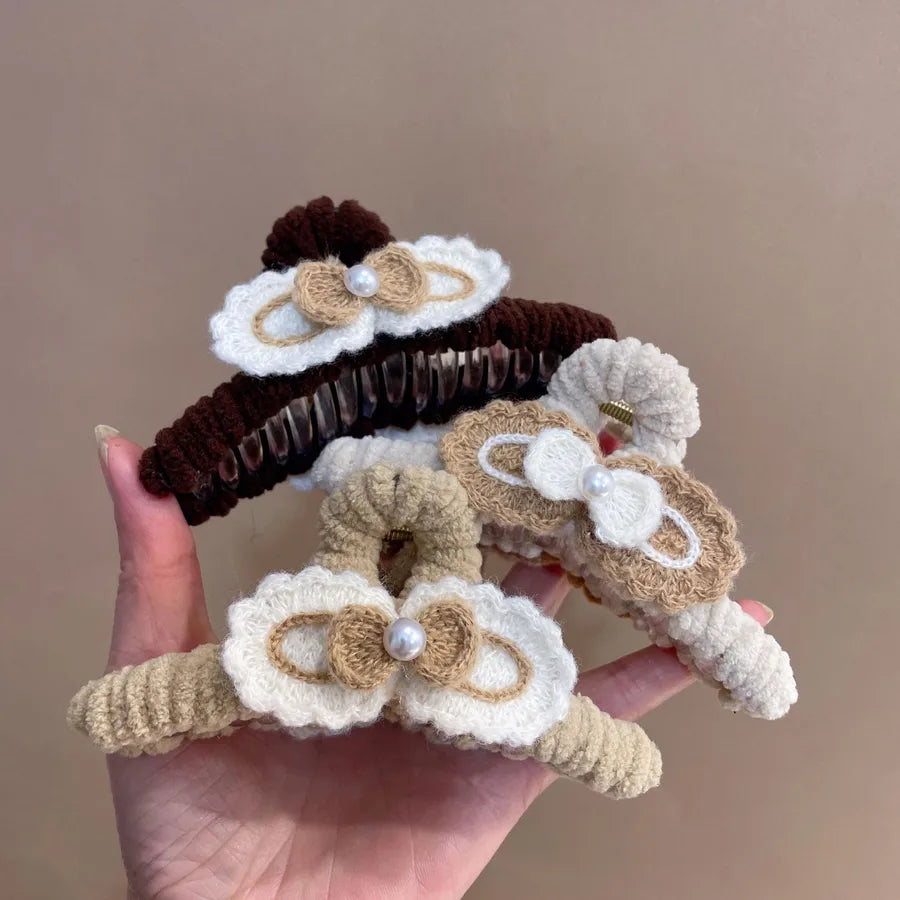 Hand Knitted Autumn Winter New Style Butterfly Knot Hair Clip Elegant Women Back Of Head Shark Bite Hair Accessory Original Design