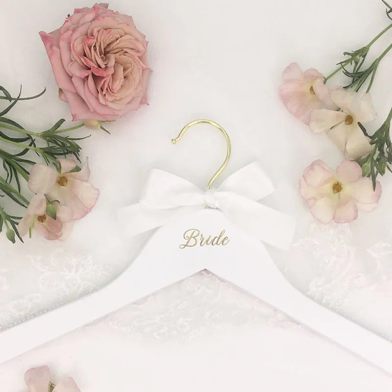 Wedding Dress Clothes Hanger Wooden Carved No Trace For Brides Grooms Modern Simple Style Butterfly Knot Logo Engraving