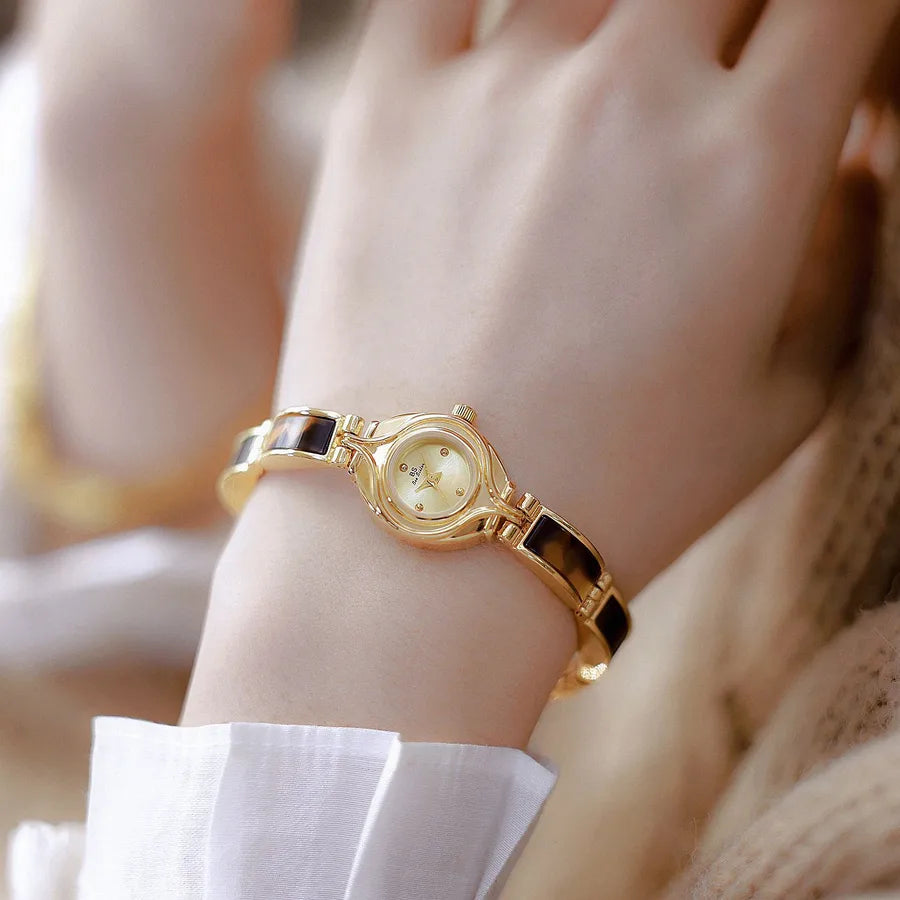 Retro Classic Style Solid Color Jewelry Buckle Quartz Watch