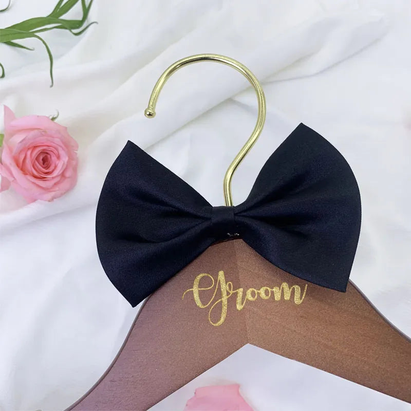 Wedding Dress Clothes Hanger Wooden Carved No Trace For Brides Grooms Modern Simple Style Butterfly Knot Logo Engraving