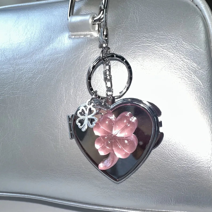 New Ins Lucky Four Leaf Clover Heart Shaped Mirror Keychain Y2K Niche Bag Charm High End Accessory Makeup Metal Pendant