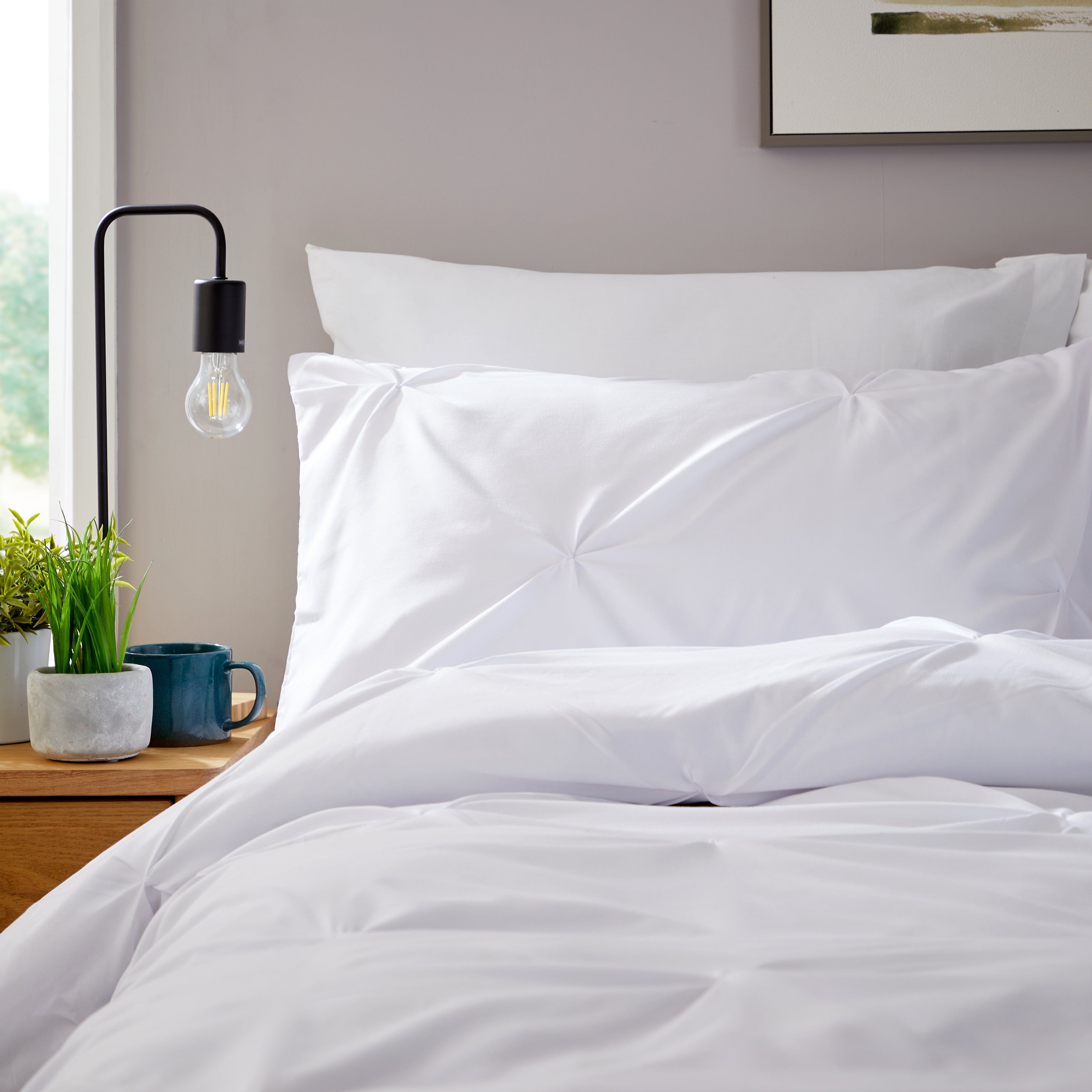 OLIVIA ROCCO Pintuck White Microfibre Duvet Cover Set With Pillowcases Breathable Easy Care All Season Soft Finish Bedding