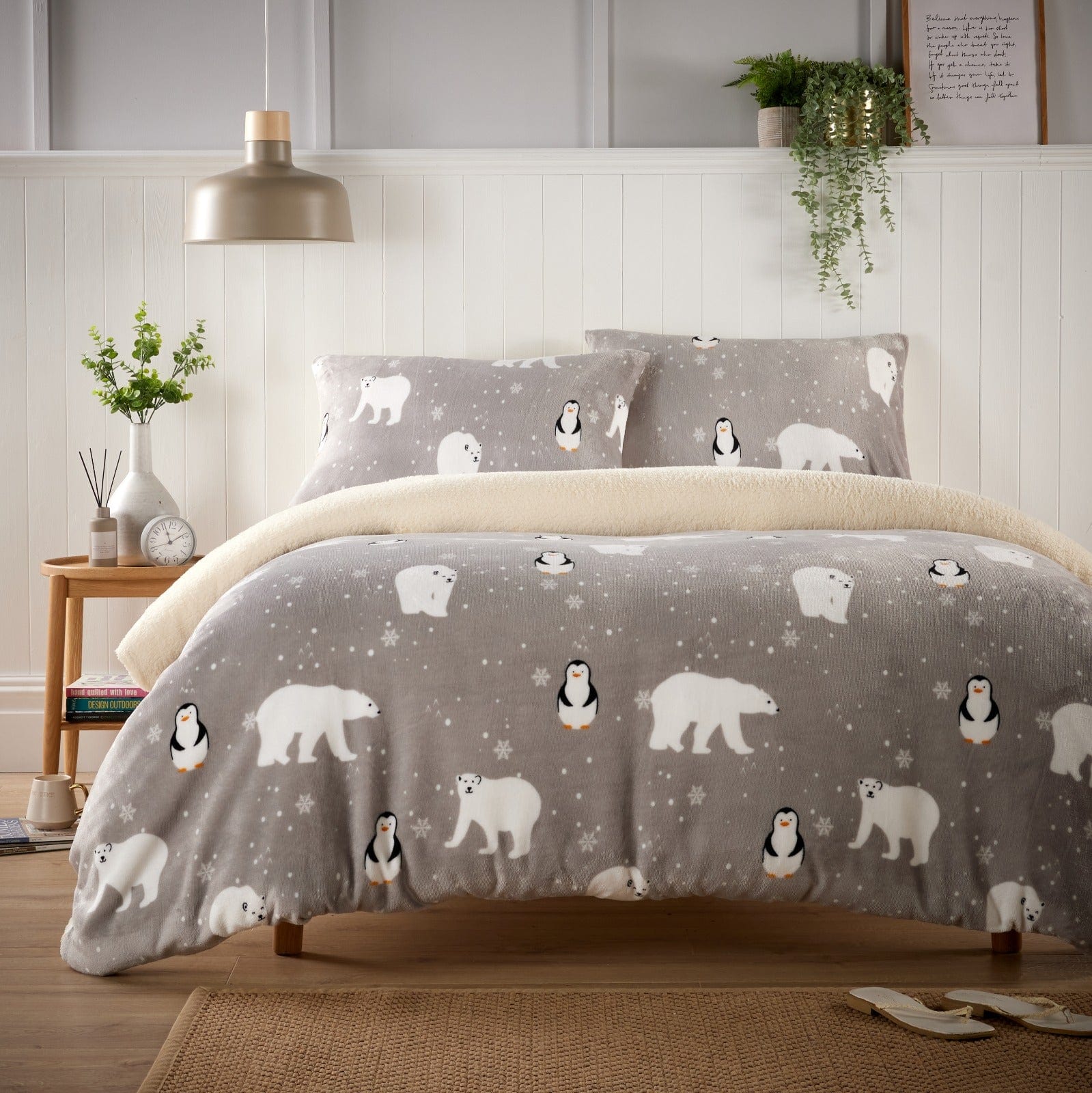 OLIVIA ROCCO Polar Bear And Penguin Teddy Fleece Duvet Set With Reversible Sherpa Fur, Available In Single, Double, King Sizes