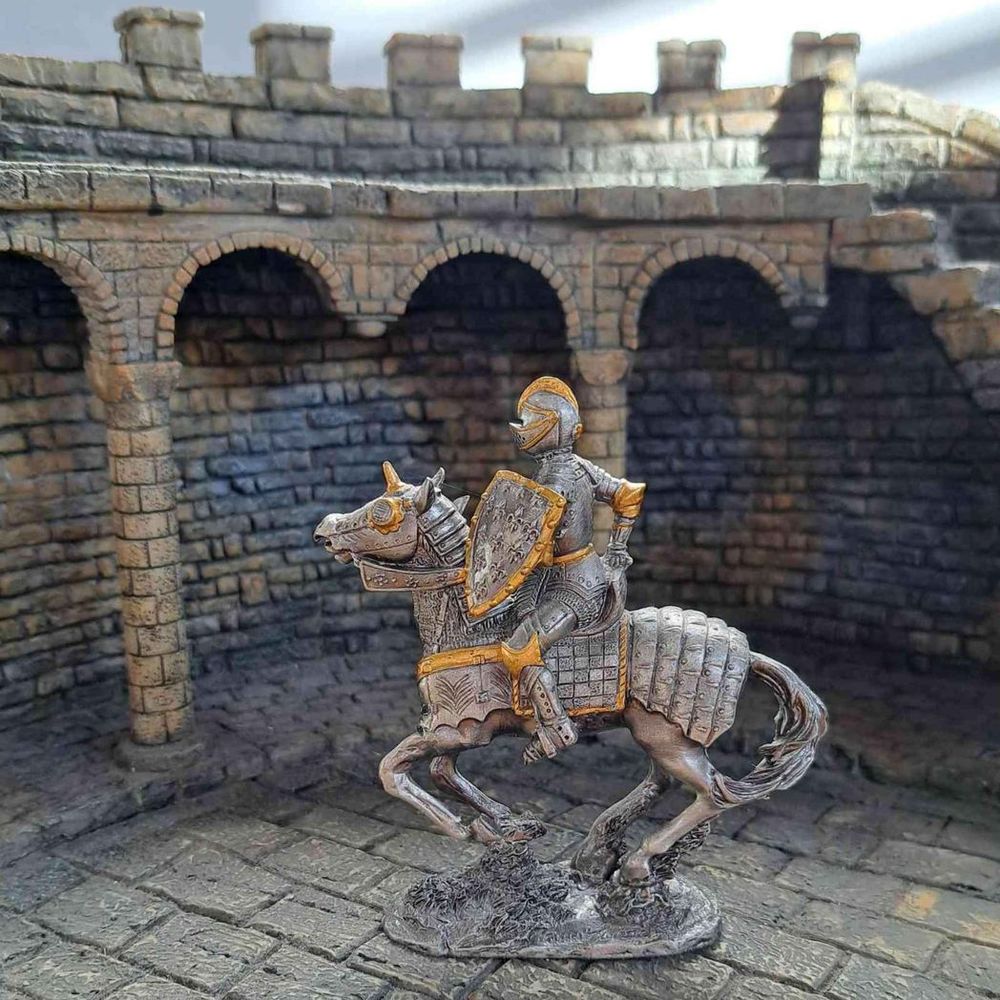 16th Century Mounted Knight Collectable Figure (hand-cast statue sculpture) 10cm Height