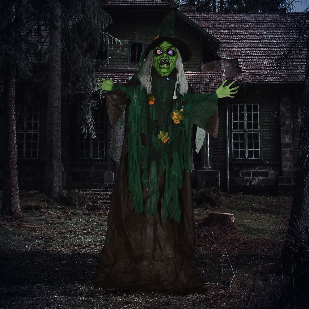 HOMCOM 6ft Outdoor Halloween Witch Prop Decoration with Light Up Eyes and Heart