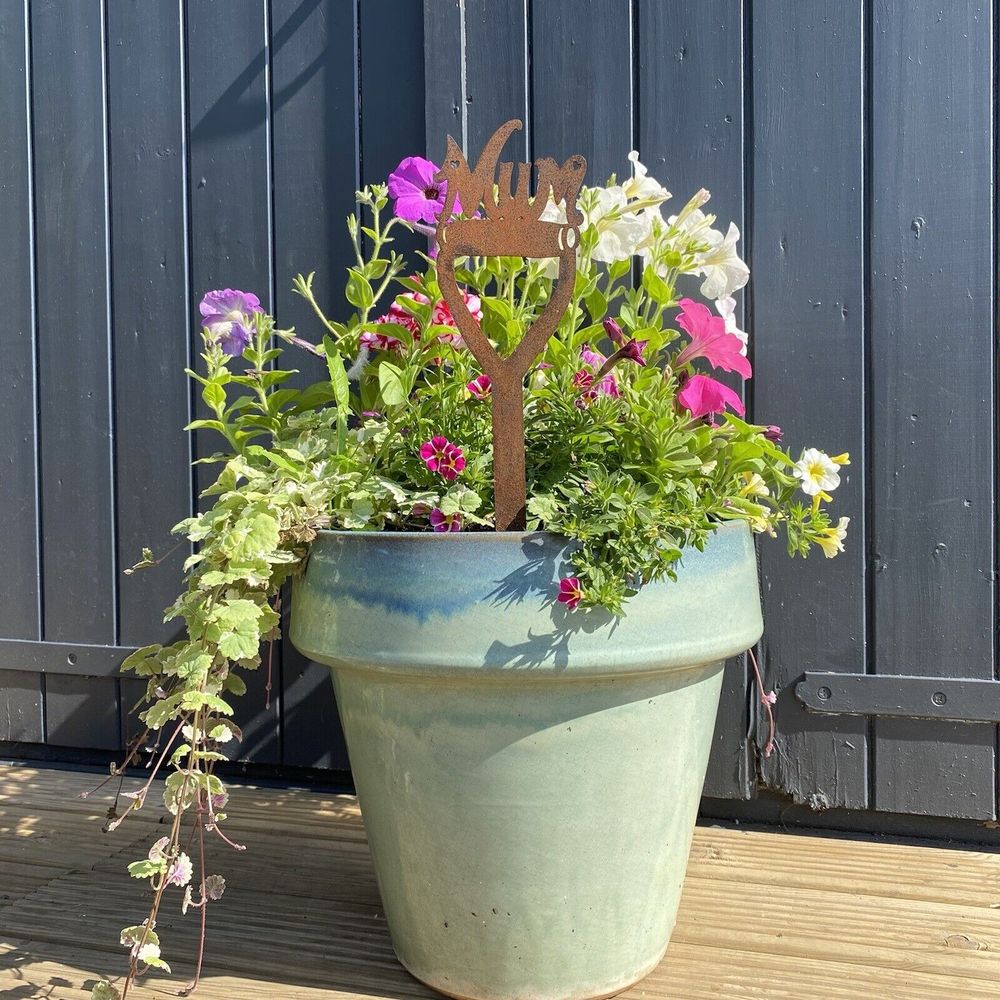 Rusty Metal Mum On A Spade Garden Decoration, Mothers Day Present, Unique Gift, Pot Decor, Gardening Statue, Art, Feature, Display