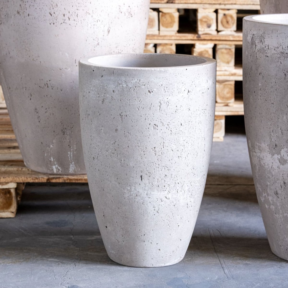 Vessara | Truffle – 75cm Extra Large Tall Concrete Planter – 61L Round Plant Pot - Zestio