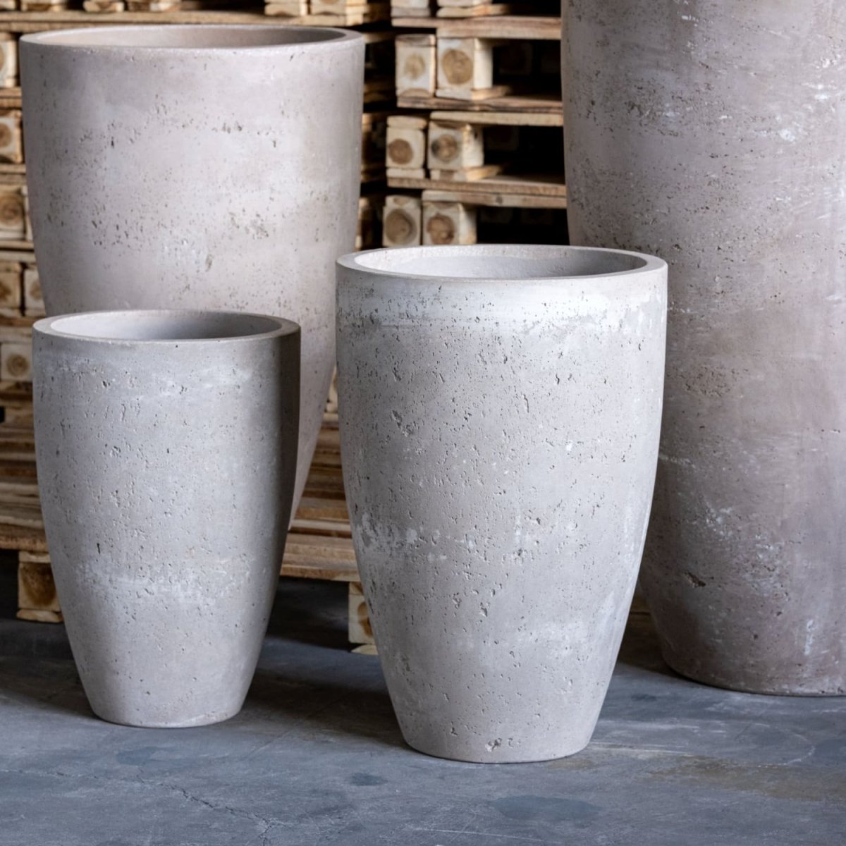 Vessara | Truffle – 75cm Extra Large Tall Concrete Planter – 61L Round Plant Pot - Zestio
